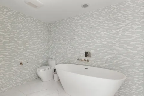 $1,895,000 | 2275 South Ocean Boulevard, Unit 307A, Palm Beach, FL 33480