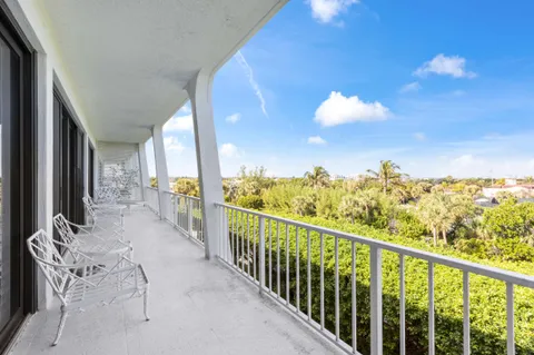 $1,895,000 | 2275 South Ocean Boulevard, Unit 307A, Palm Beach, FL 33480