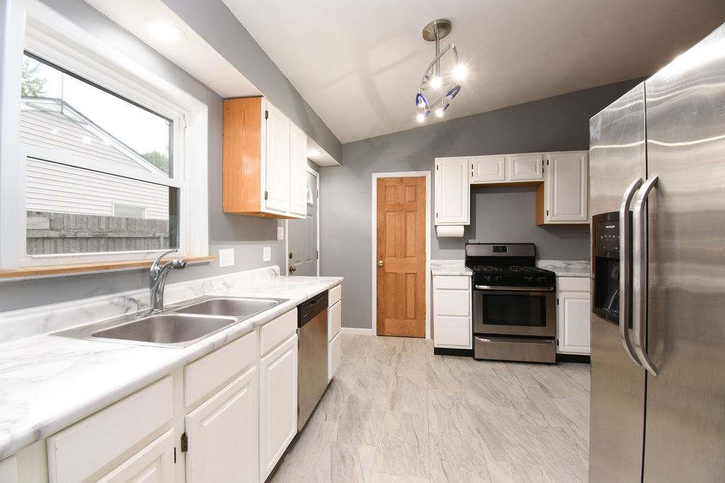 2204 West Central Road Rolling Meadows, IL 60008 - Photo 8 of 29