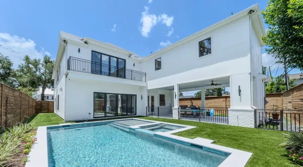 $10,000 | 974 West 43rd Street, Houston, TX 77018
