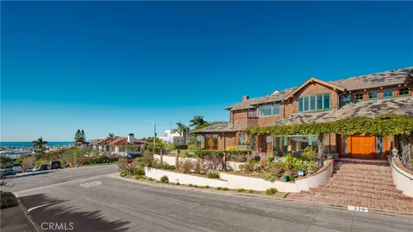 a view of a house with outdoor space