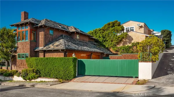 a view of a backyard of the house
