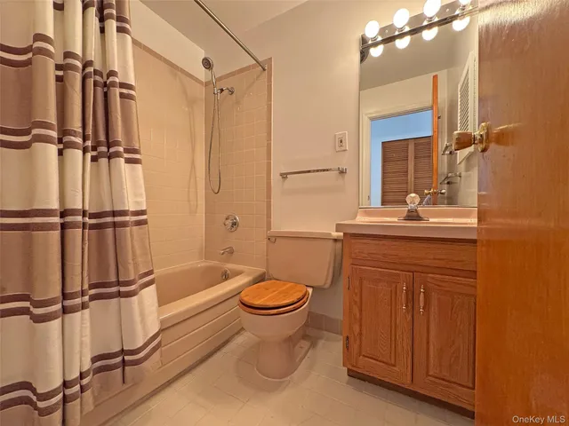 $900,000 | 461 Pinebrook Boulevard, New Rochelle, NY 10804