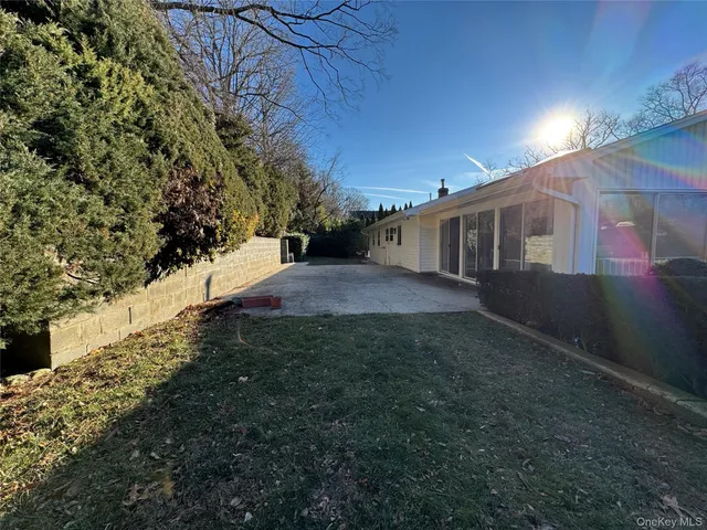 $900,000 | 461 Pinebrook Boulevard, New Rochelle, NY 10804