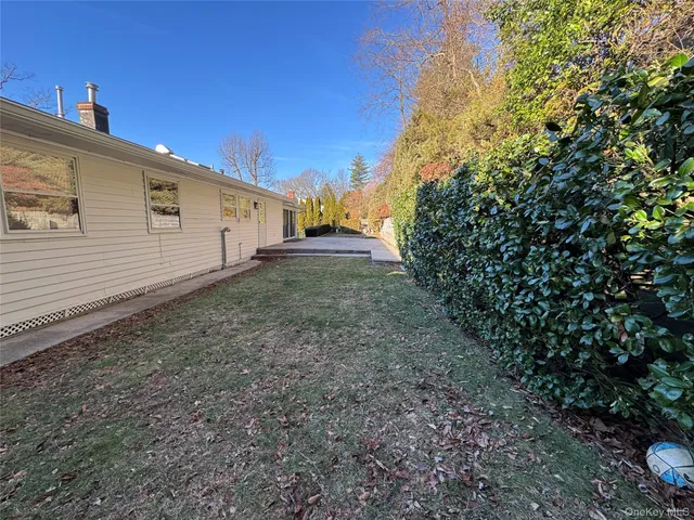 $900,000 | 461 Pinebrook Boulevard, New Rochelle, NY 10804