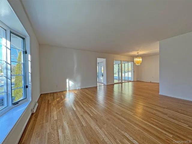 $900,000 | 461 Pinebrook Boulevard, New Rochelle, NY 10804