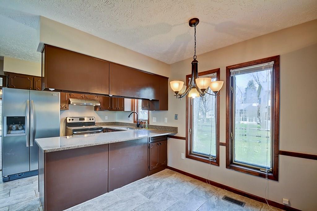 8674 Fox Ridge Lane Indianapolis, IN 46256 - Photo 11 of 25 Gallery Image 11