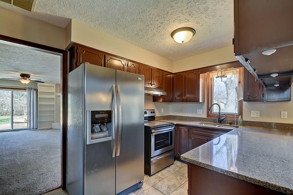 8674 Fox Ridge Lane Indianapolis, IN 46256 - Photo 8 of 25 Gallery Image 8