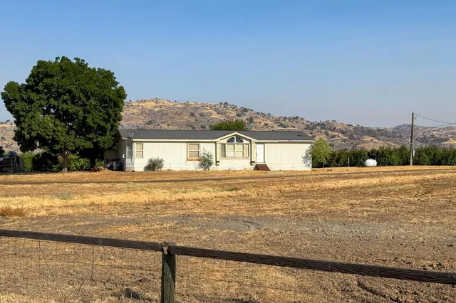 $3,120,000 | 3905 South Hills Valley Road, Orange Cove, CA 93646
