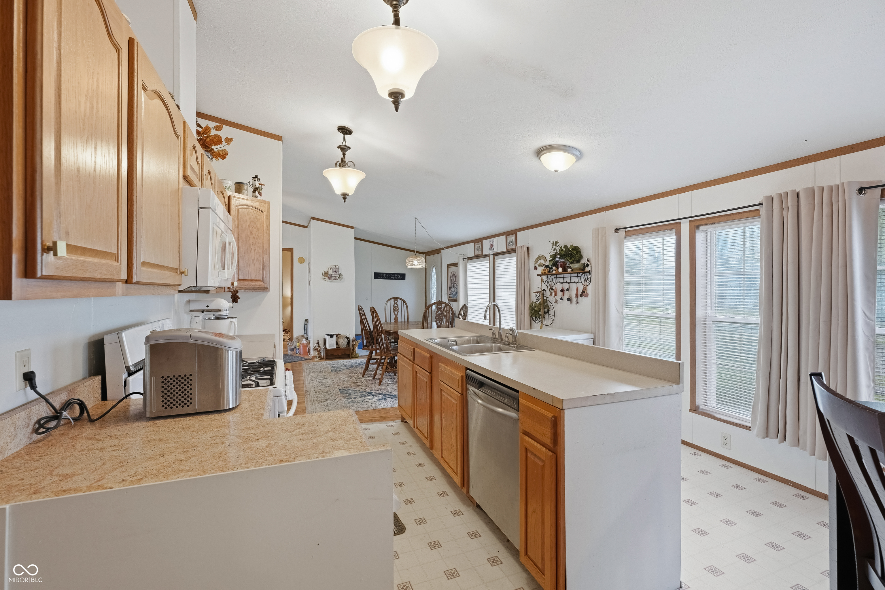 3336 Fall Valley Drive Columbus, IN 47203 - Photo 7 of 21