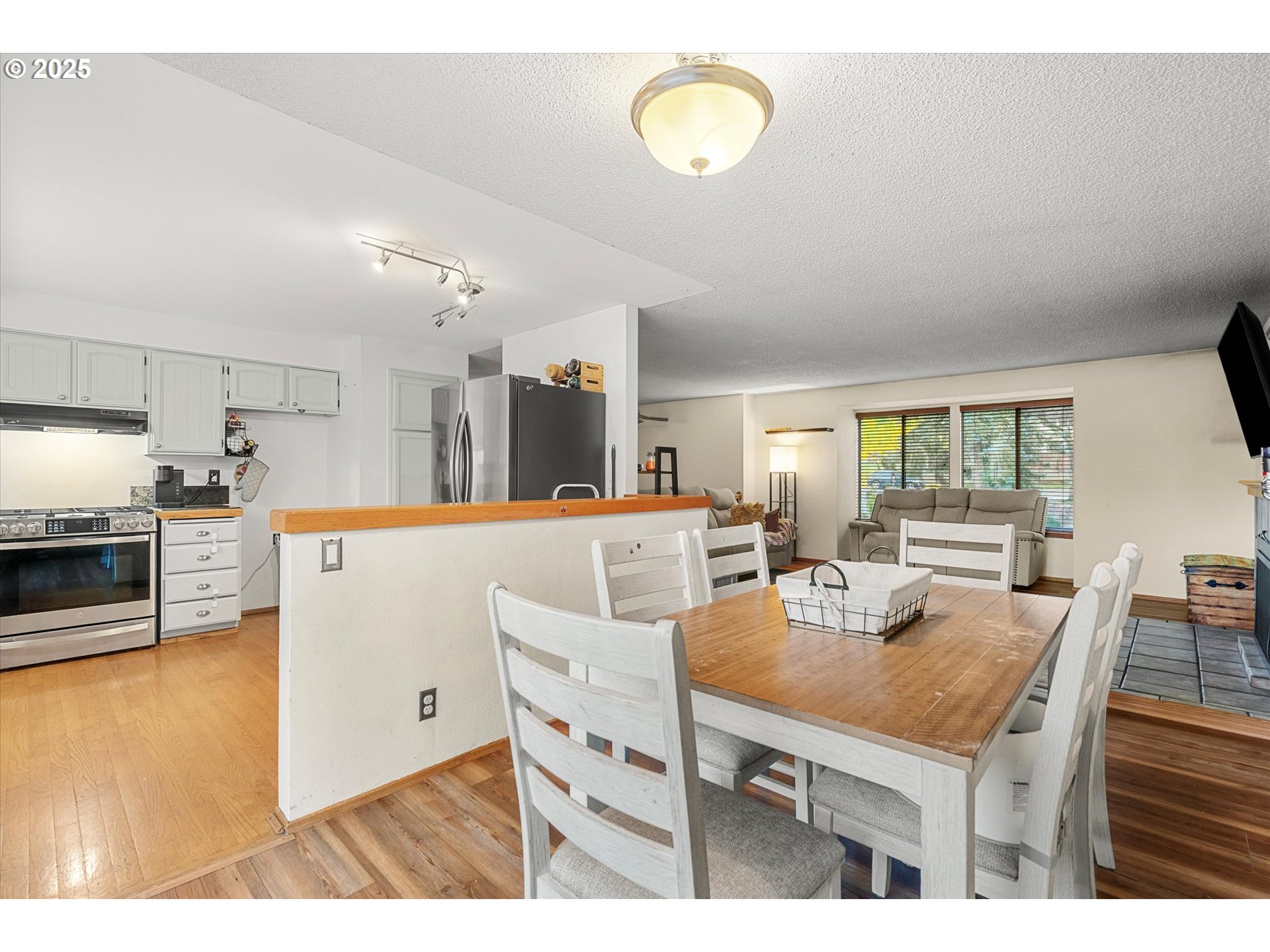 1757 Southwest 19th Court Gresham, OR 97080 - Photo 9 of 29