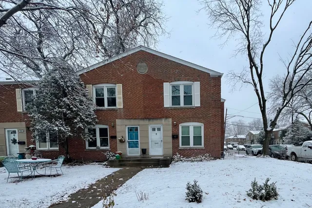 $2,500 | 2937 Lincoln Avenue, Riverside, IL 60546