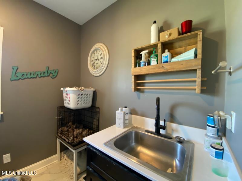 68 Belle Meade Road Holly Springs, MS 38635 - Photo 12 of 25 13 Laundry