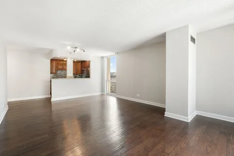 $3,400 | 200 North Dearborn Street, Unit 2402, Chicago, IL 60601