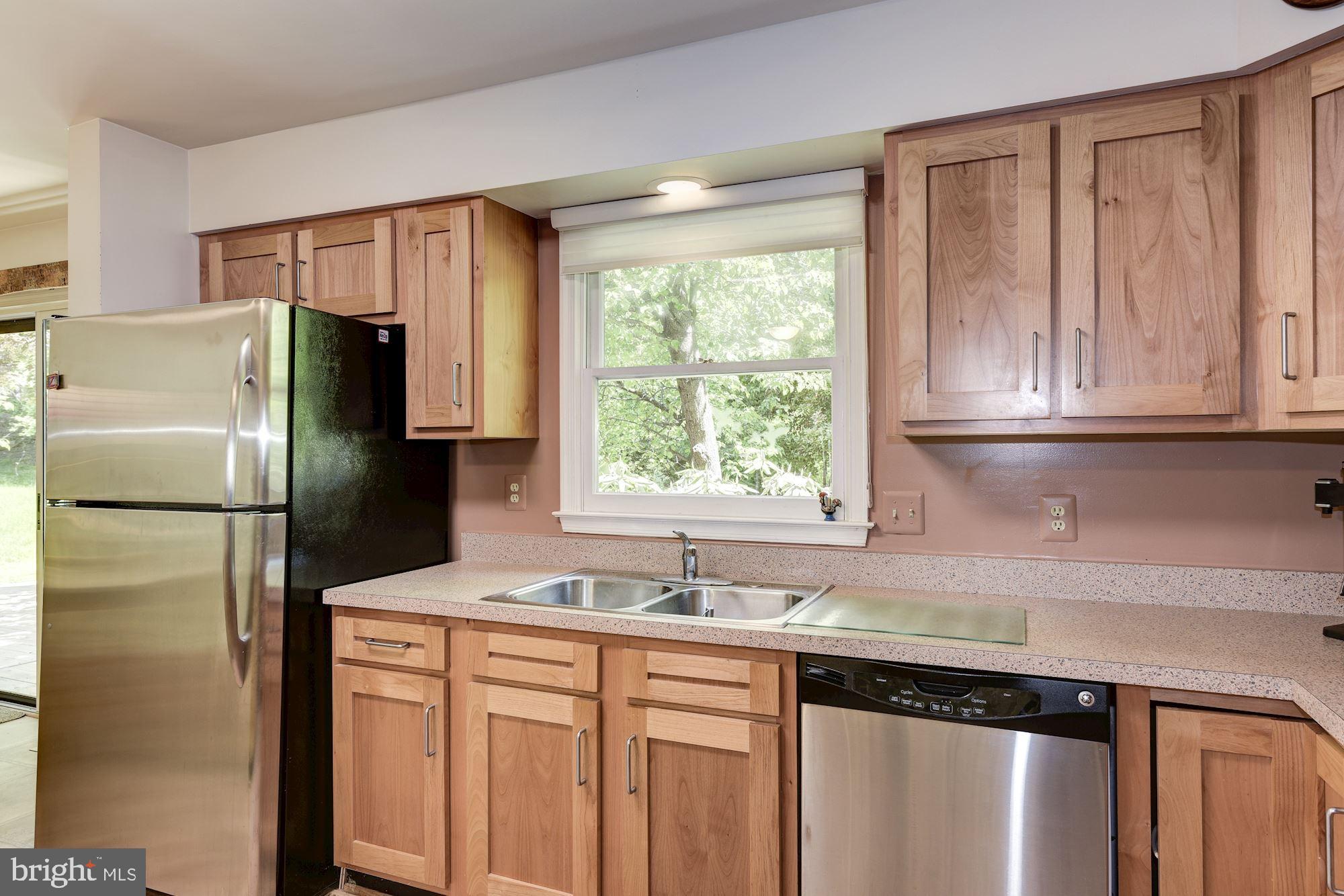 15417 Merrifields Lane Silver Spring, MD 20906 - Photo 6 of 46 Kitchen w/ SS Appliances