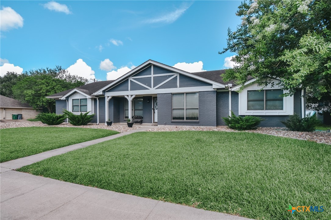 1407 Plantation Road Victoria, TX 77904 - Photo 2 of 17