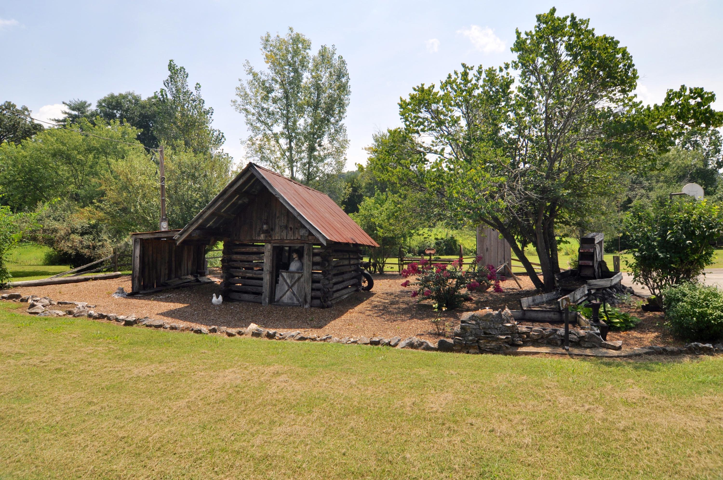 2839 Mentor Road Louisville, TN 37777 - Photo 3 of 40 934848 Mentor