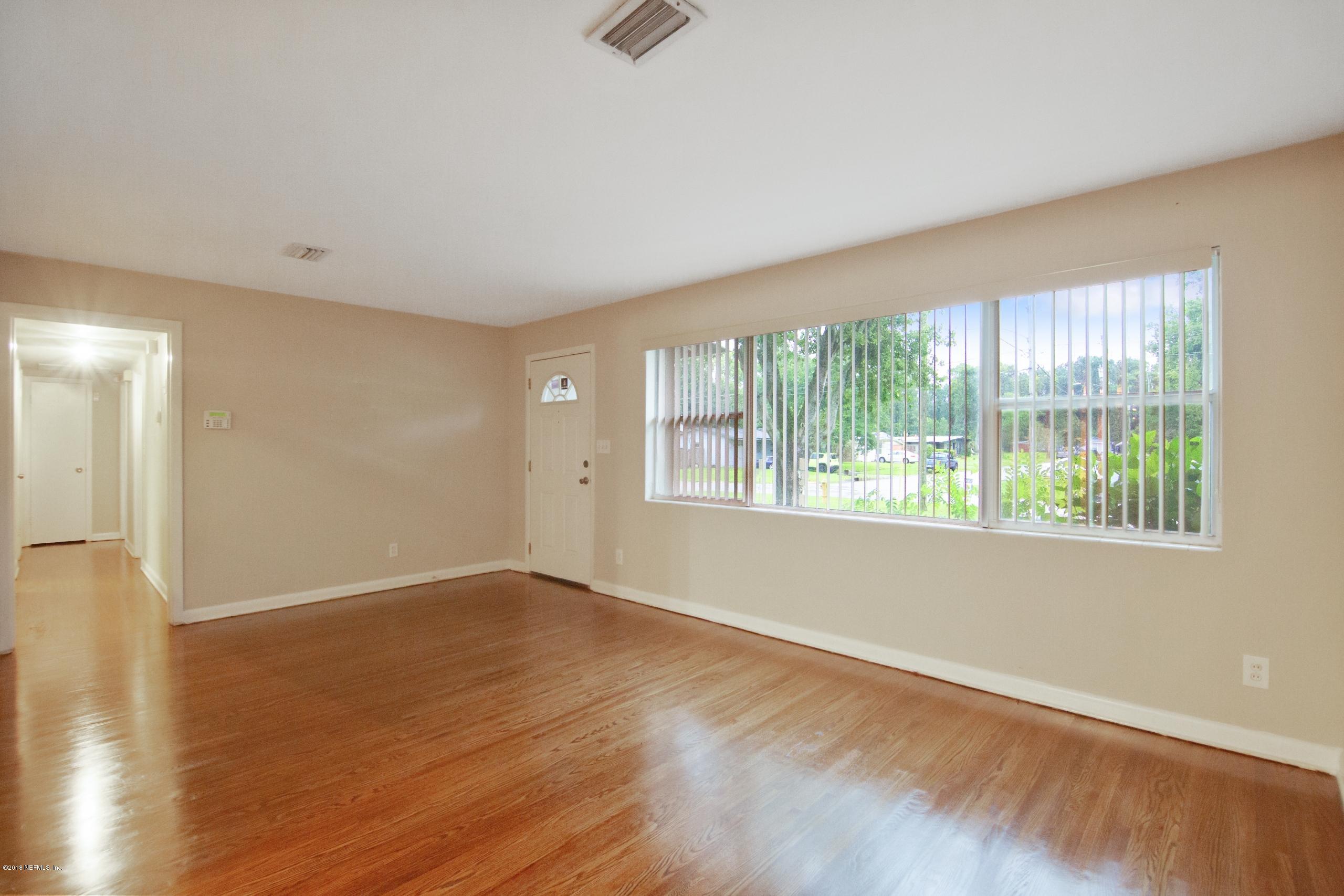 6157 Harvin Road Jacksonville, FL 32216 - Photo 8 of 29 Living Room