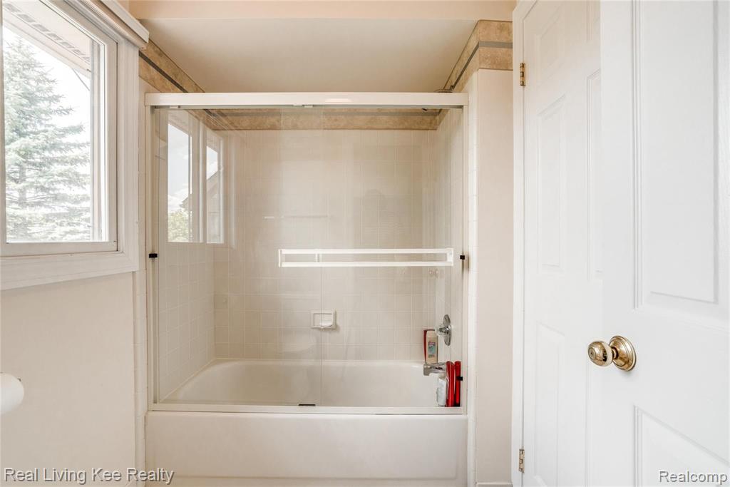 6368 Peach Tree Court Rochester Hills, MI 48306 - Photo 35 of 54