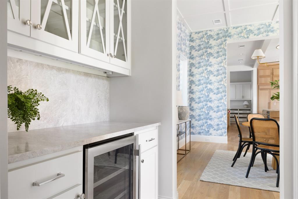 6541 Oriole Drive Dallas, TX 75209 - Photo 12 of 31 a bathroom with a sink and a mirror
