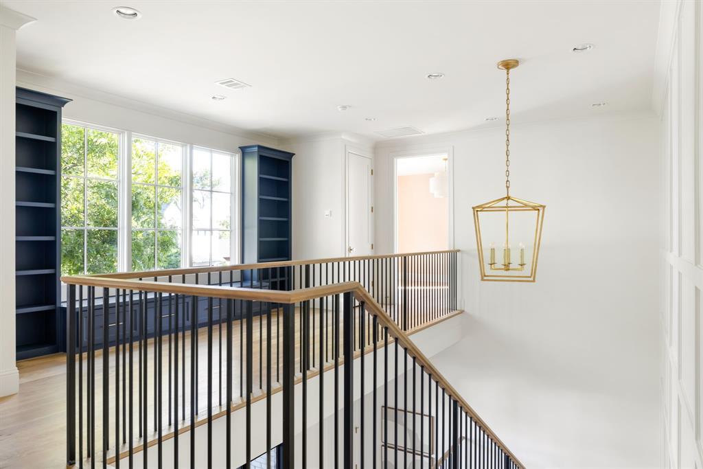 6541 Oriole Drive Dallas, TX 75209 - Photo 21 of 31 a view of a hallway with windows