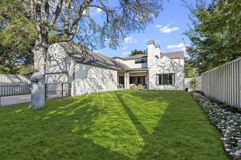 a view of house with a yard