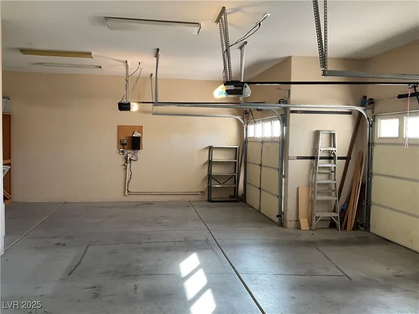 $3,300 | 5584 Hawley Court, Las Vegas, NV 89118