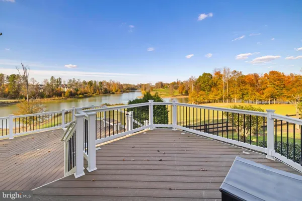 a view of empty room with windows