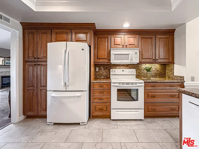 $995,000 | 20151 Village 20, Camarillo, CA 93012