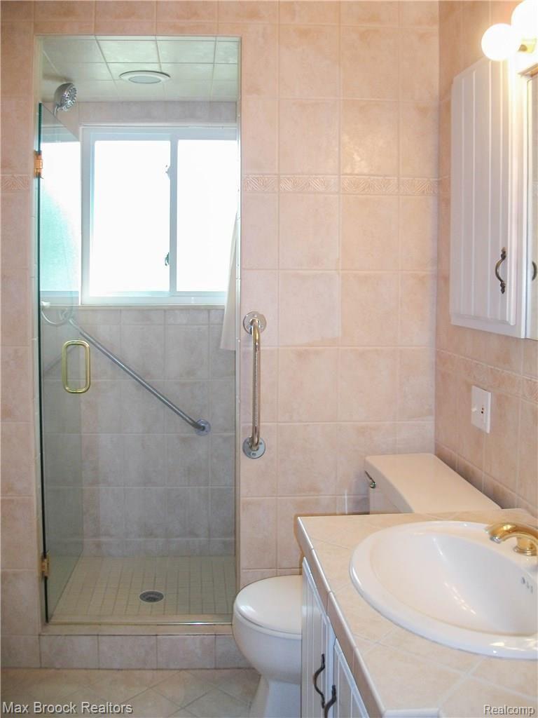 3684 Shaddick Road Waterford, MI 48328 - Photo 7 of 14 3684Shaddick-4.jpg