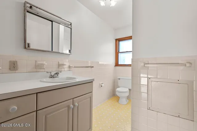 $3,000 | 16 Harold Avenue, Unit B, Greenwich, CT 06830