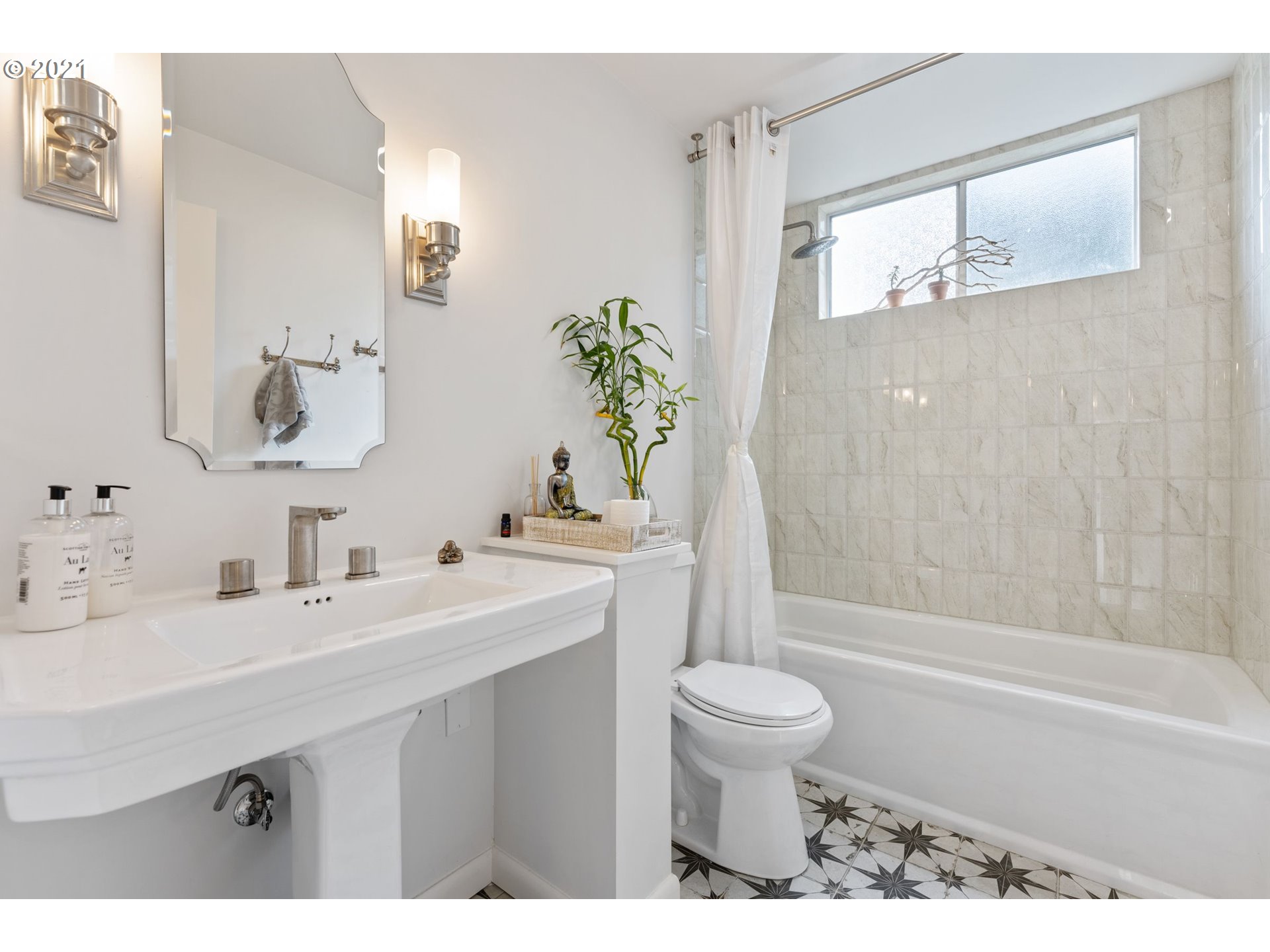 2288 Southwest Humphrey Park Road Portland, OR 97221 - Photo 8 of 32 Gallery Image 8