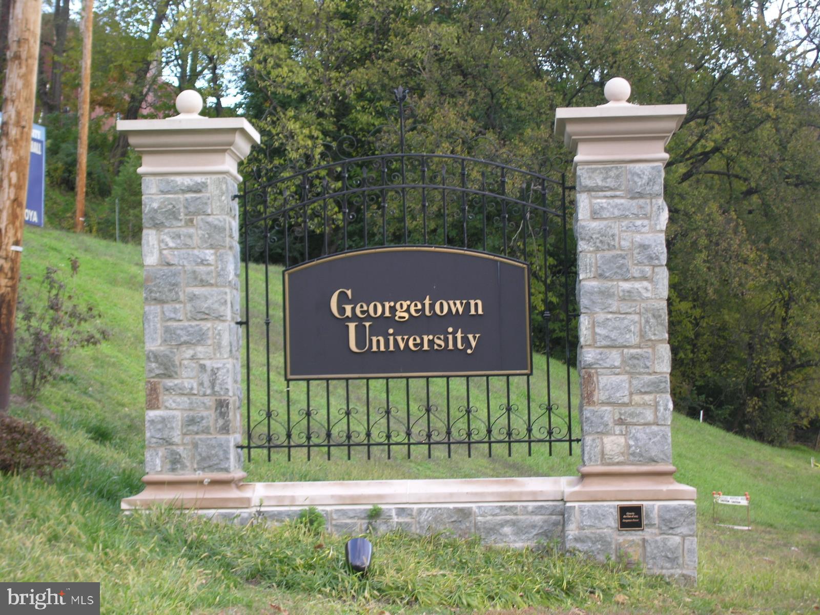 4000 Tunlaw Road Northwest, Unit 428 Washington, DC 20007 - Photo 44 of 45 a sign on the side of a road