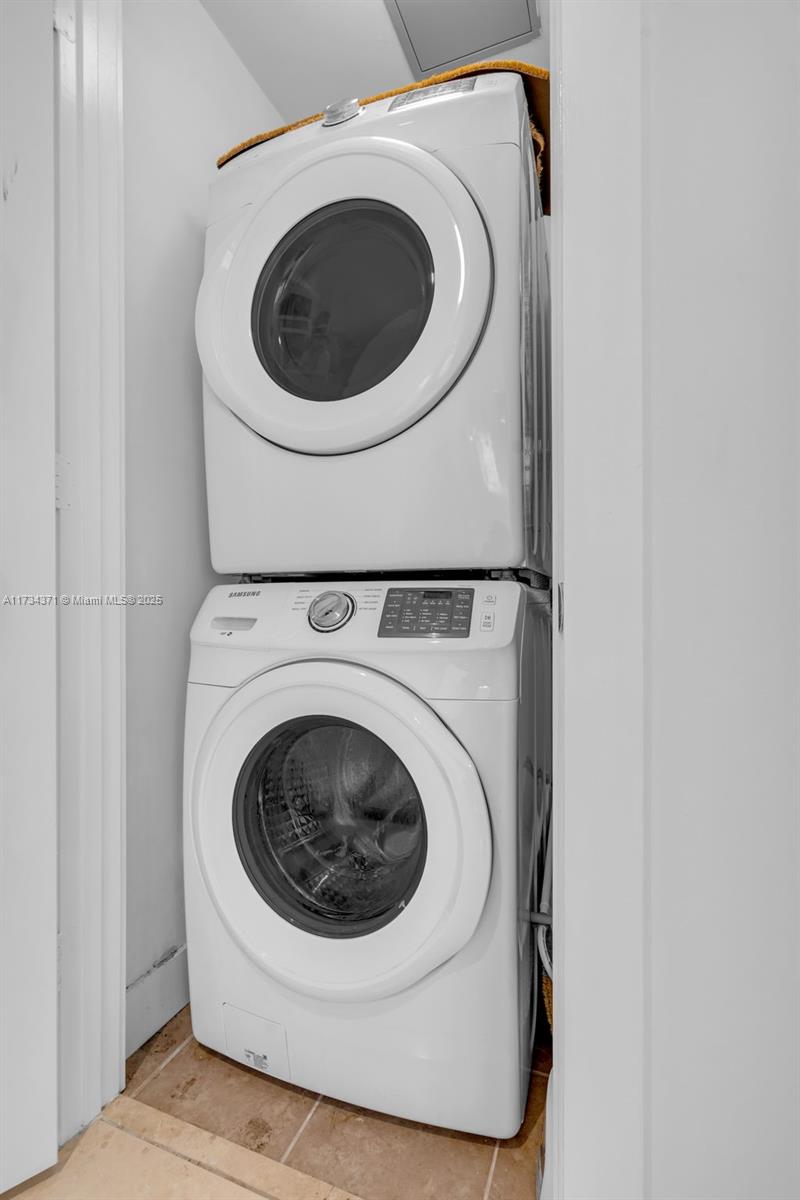 315 Northeast 3rd Avenue, Unit 1804 Fort Lauderdale, FL 33301 - Photo 11 of 20 a utility room with dryer and washer