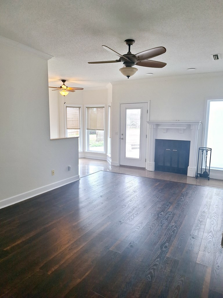 3605 Oak Ridge Lane Dothan, AL 36303 - Photo 4 of 14 Family Room