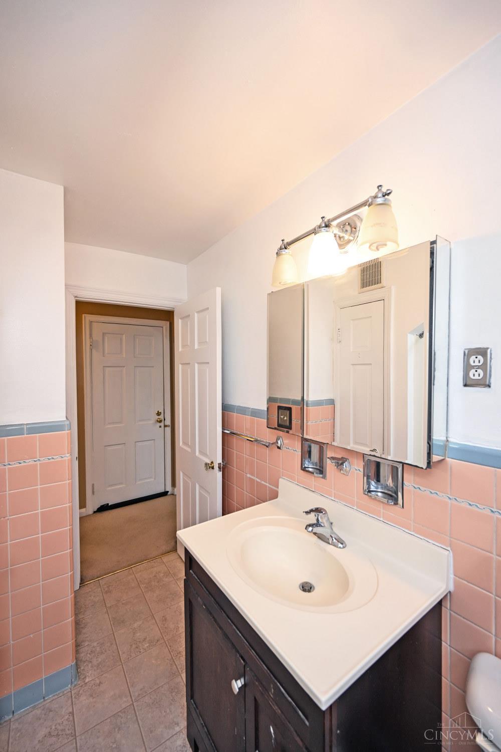 7552 Montgomery Road, Unit 1 Cincinnati, OH 45236 - Photo 18 of 28