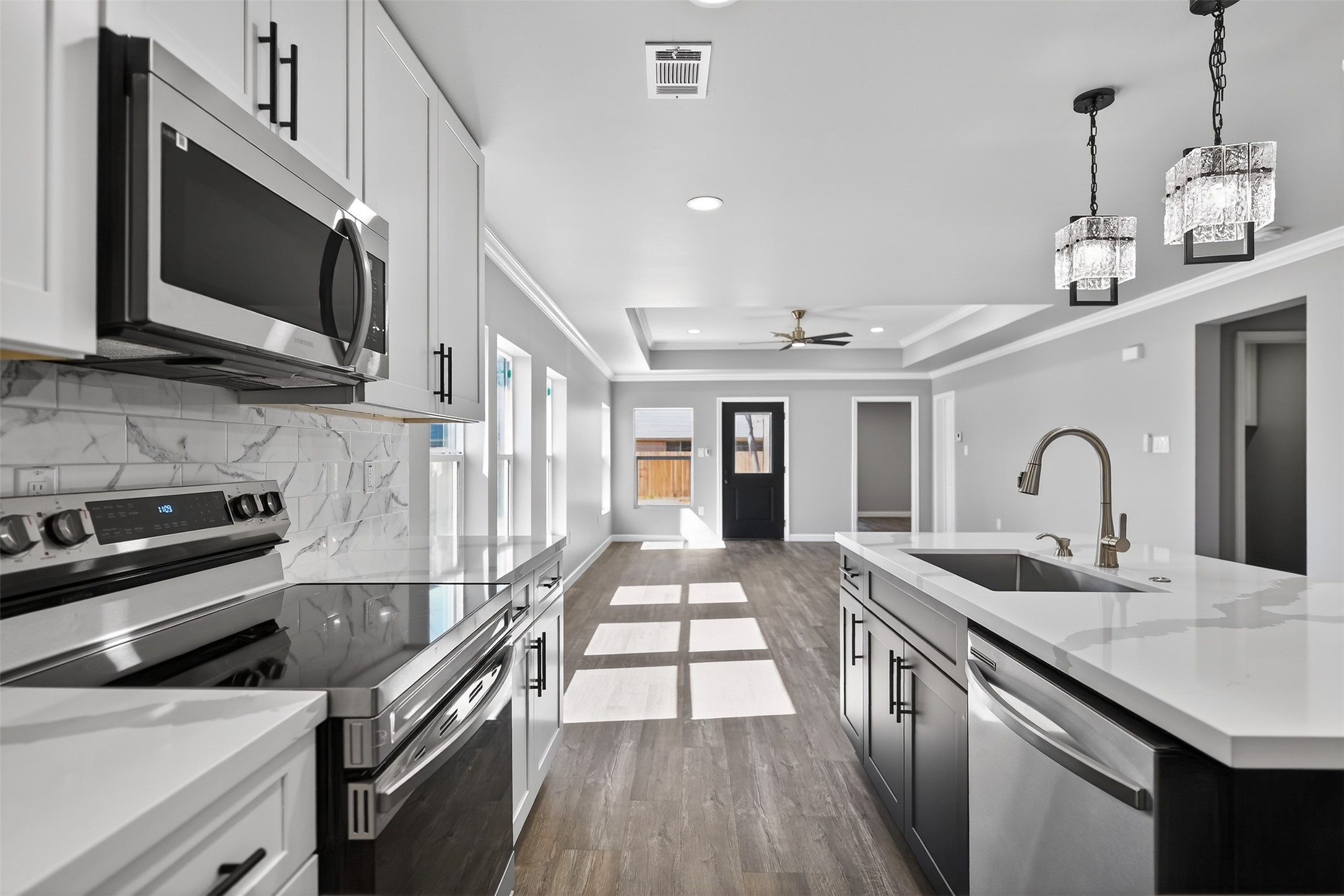 604 Jefferson Avenue Cleveland, TX 77327 - Photo 12 of 33