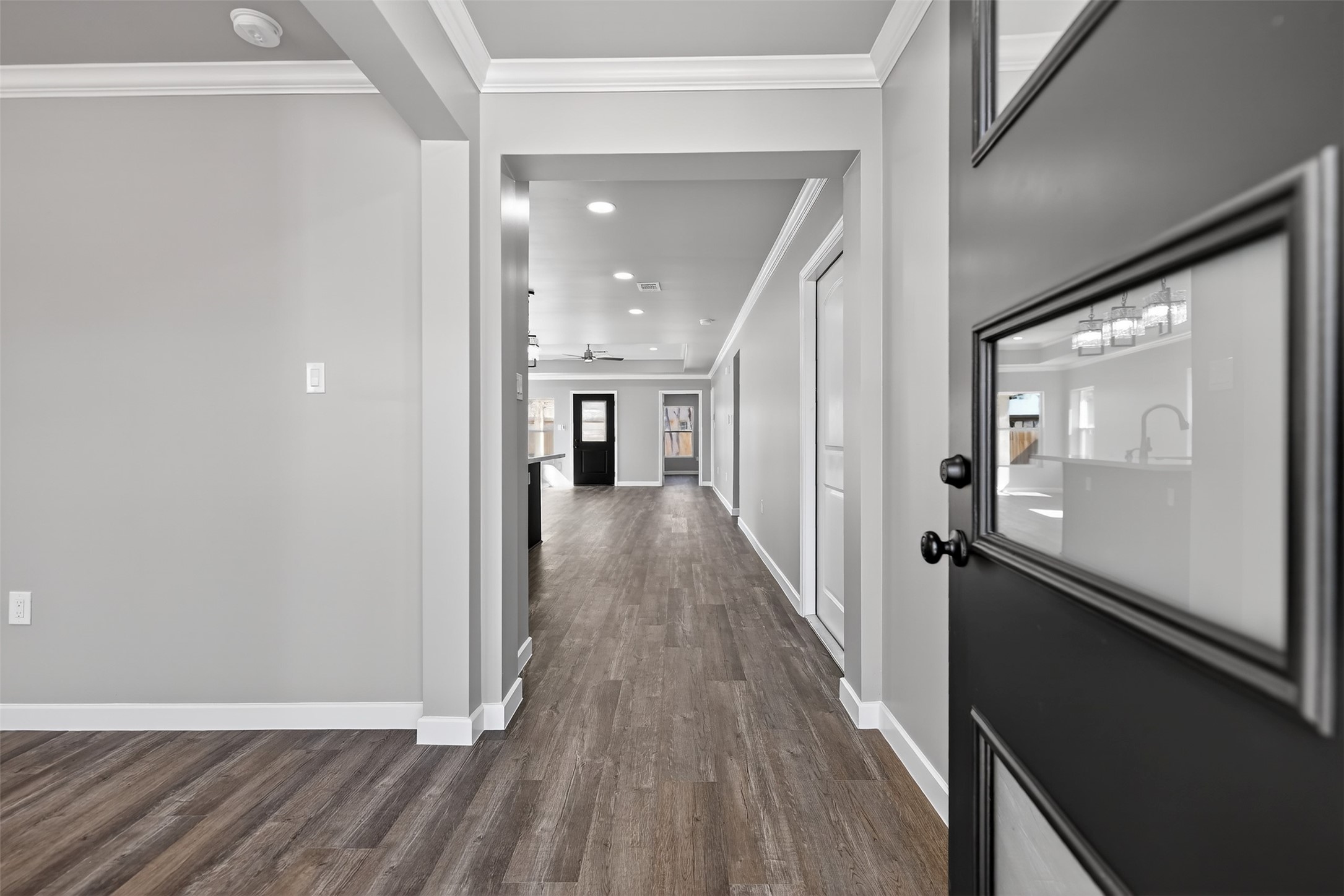 604 Jefferson Avenue Cleveland, TX 77327 - Photo 4 of 33