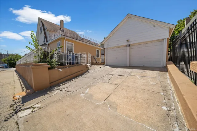 $1,488,000 | 152-19 85th Drive | Briarwood