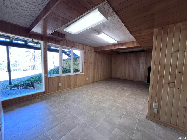 $450,000 | 88 Dakota Road, Carbondale, IL 62902