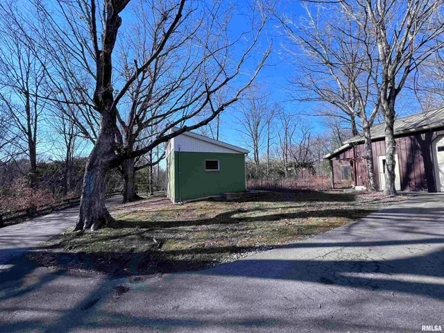 $450,000 | 88 Dakota Road, Carbondale, IL 62902