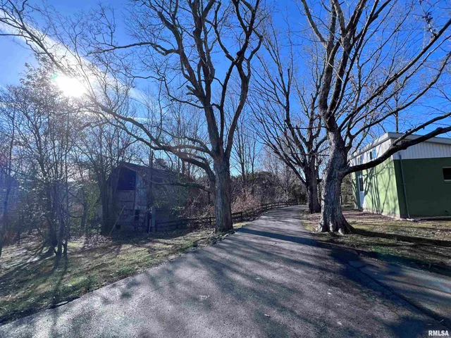 $450,000 | 88 Dakota Road, Carbondale, IL 62902