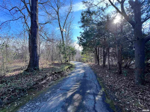 $450,000 | 88 Dakota Road, Carbondale, IL 62902