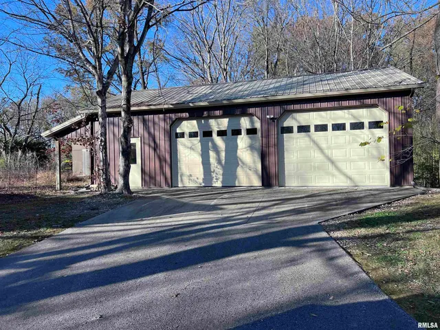 $450,000 | 88 Dakota Road, Carbondale, IL 62902