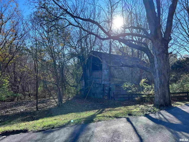 $450,000 | 88 Dakota Road, Carbondale, IL 62902