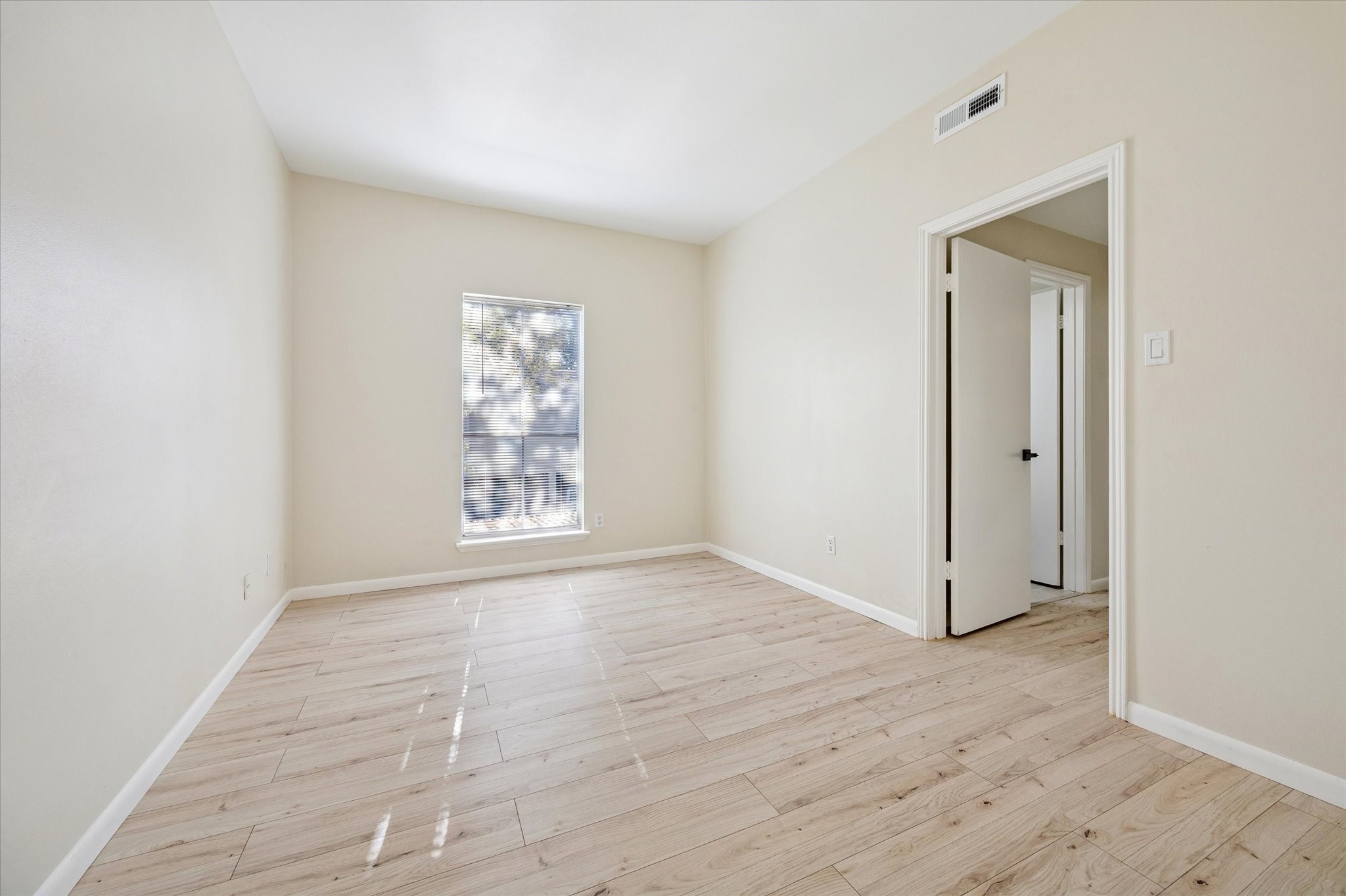 2100 Tanglewilde Street, Unit 195 Houston, TX 77063 - Photo 19 of 34 an empty room with wooden floor and windows