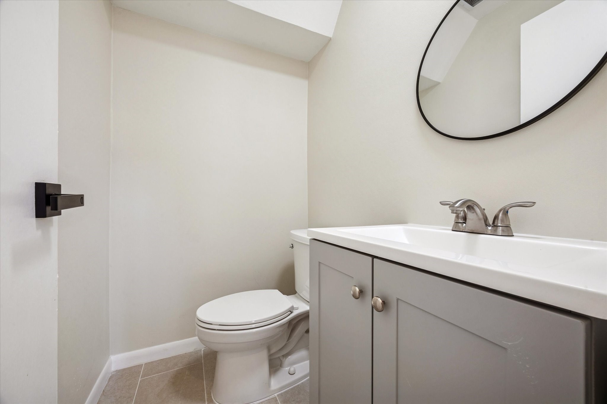 2100 Tanglewilde Street, Unit 195 Houston, TX 77063 - Photo 27 of 34 a bathroom with a toilet a sink and mirror