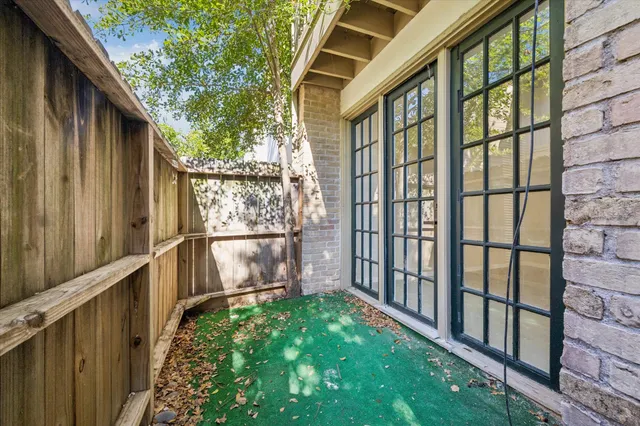 $2,100 | 2100 Tanglewilde Street, Unit 195, Houston, TX 77063