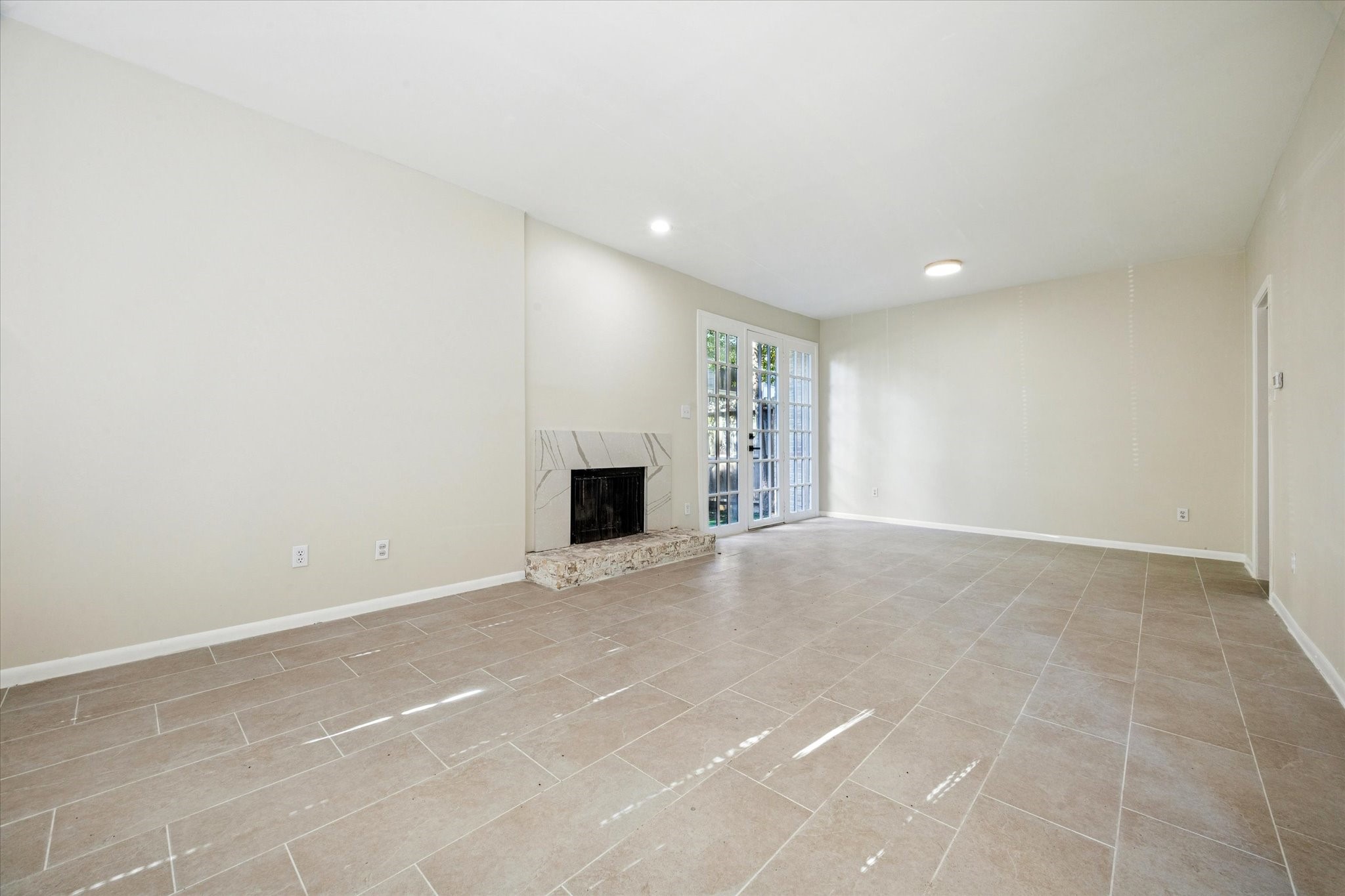 2100 Tanglewilde Street, Unit 195 Houston, TX 77063 - Photo 4 of 34