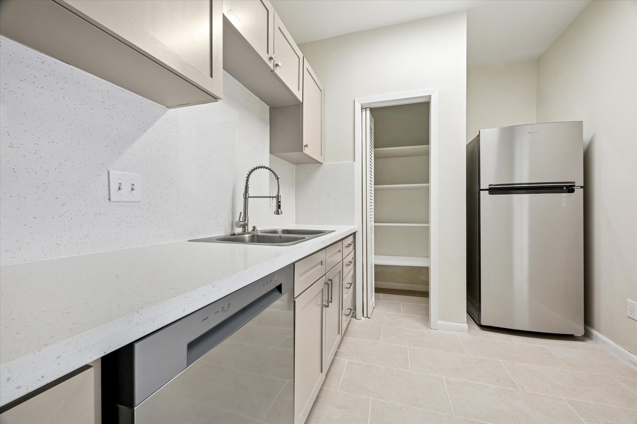 2100 Tanglewilde Street, Unit 195 Houston, TX 77063 - Photo 6 of 34